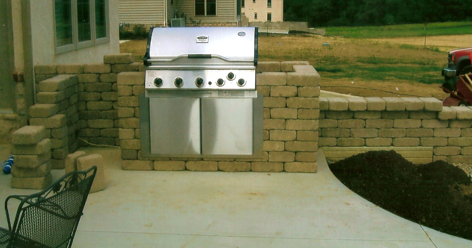 Built-in Paver Wall for Backyard Grill Built-in Paver Wall for Backyard Grill